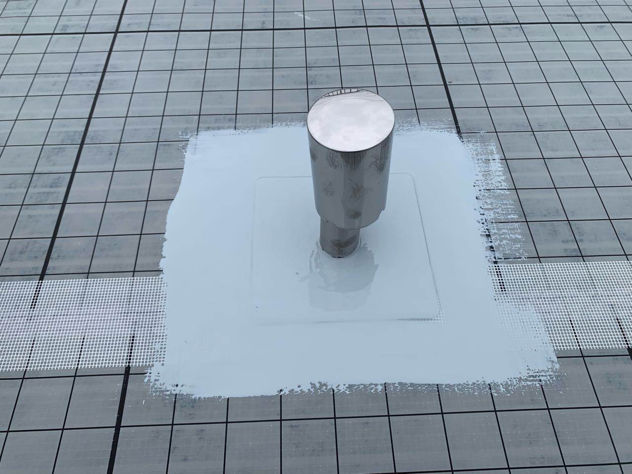 脱気筒を取付けます。