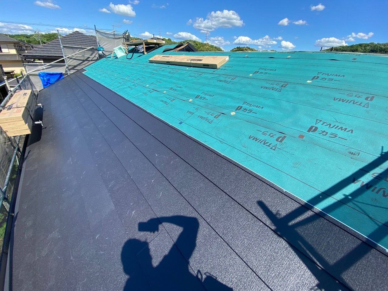 屋根材取り付けです。
