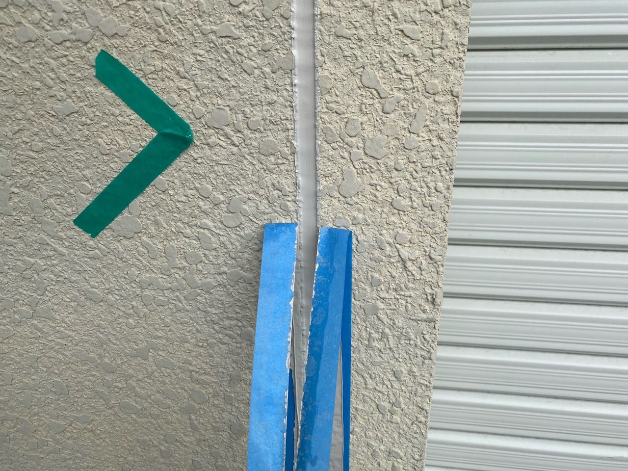 マスキングを剥がします。