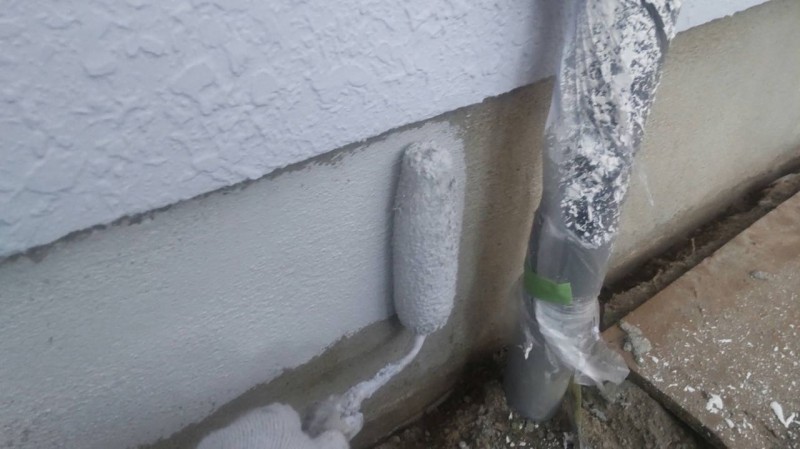 仕上げ塗装1回目です。