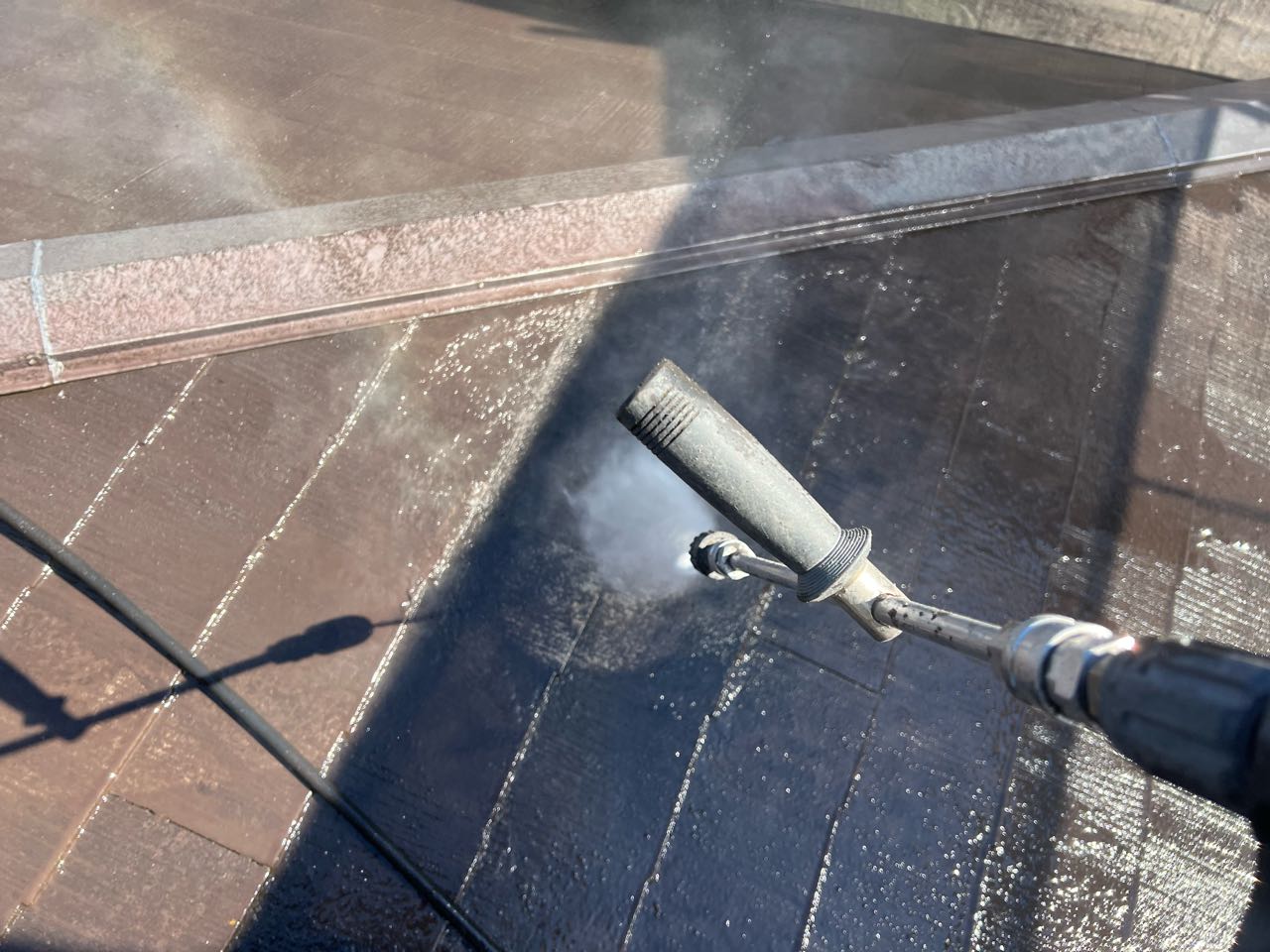 高圧洗浄します。