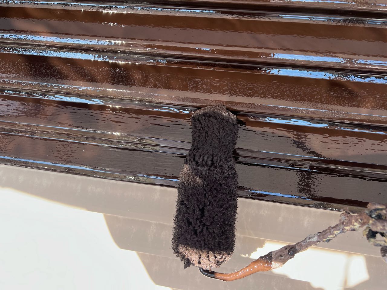 仕上げ塗装1回目です。