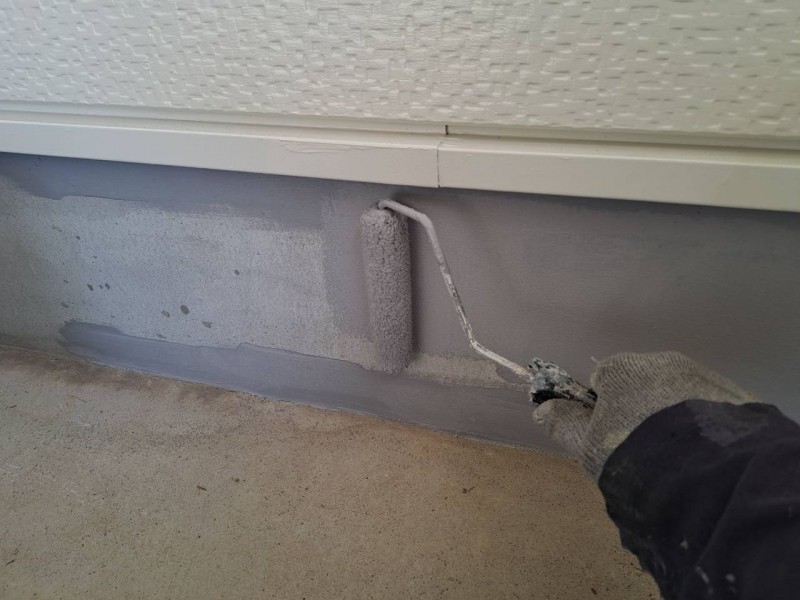 仕上げ塗装1回目です。