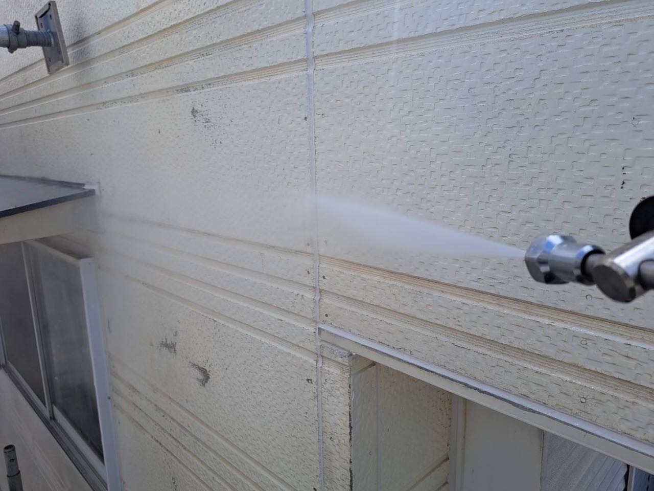 高圧洗浄します。