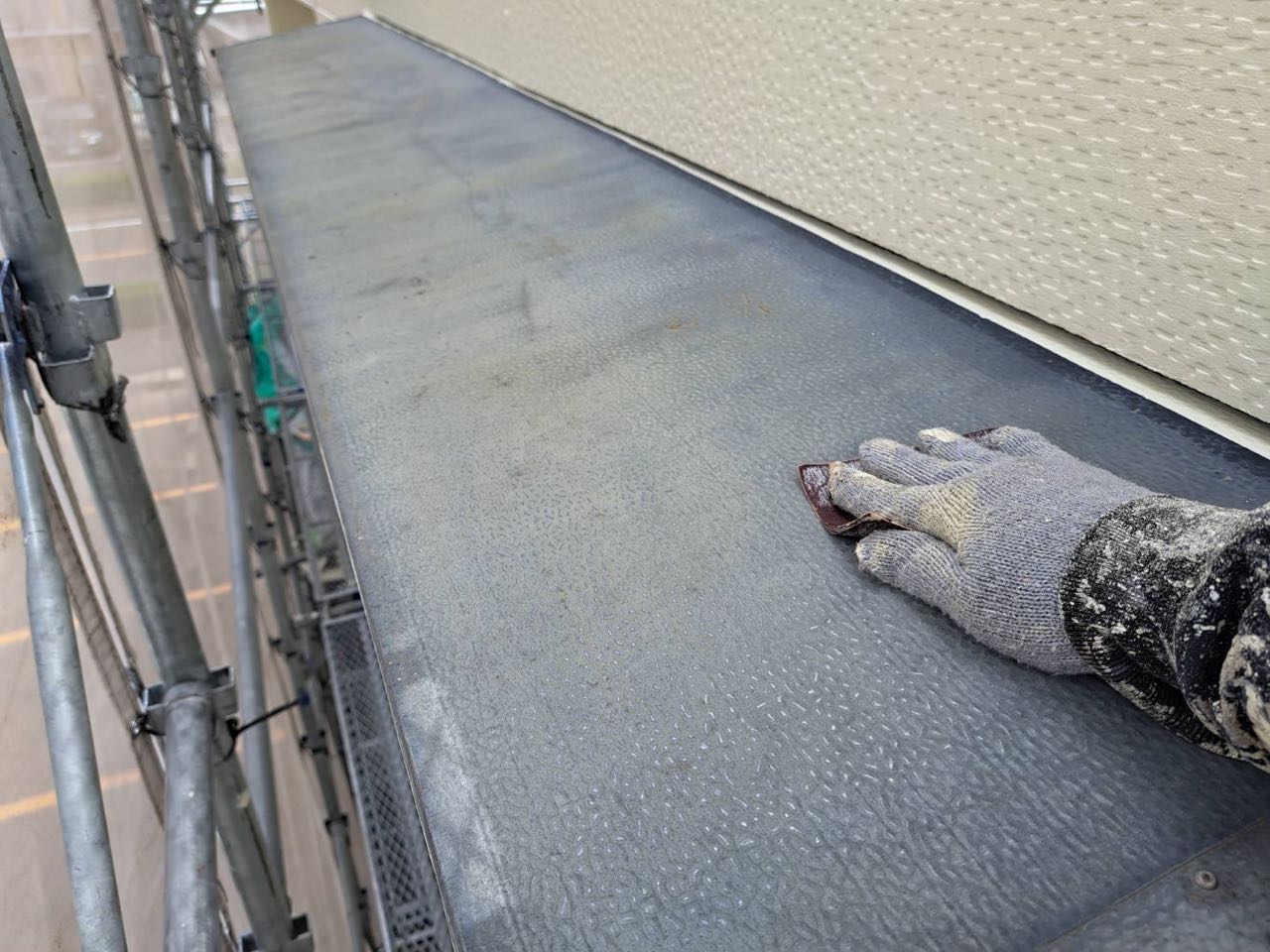 ケレン作業です。