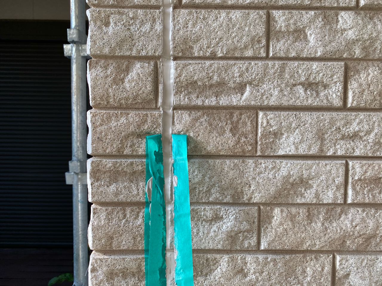 マスキングを剥がします。