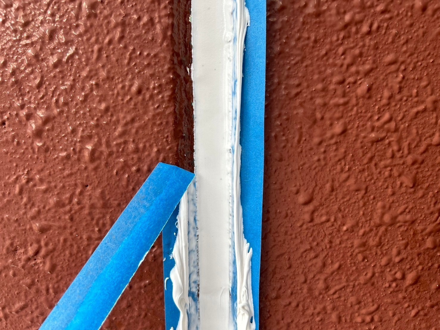 マスキングを剥がします。