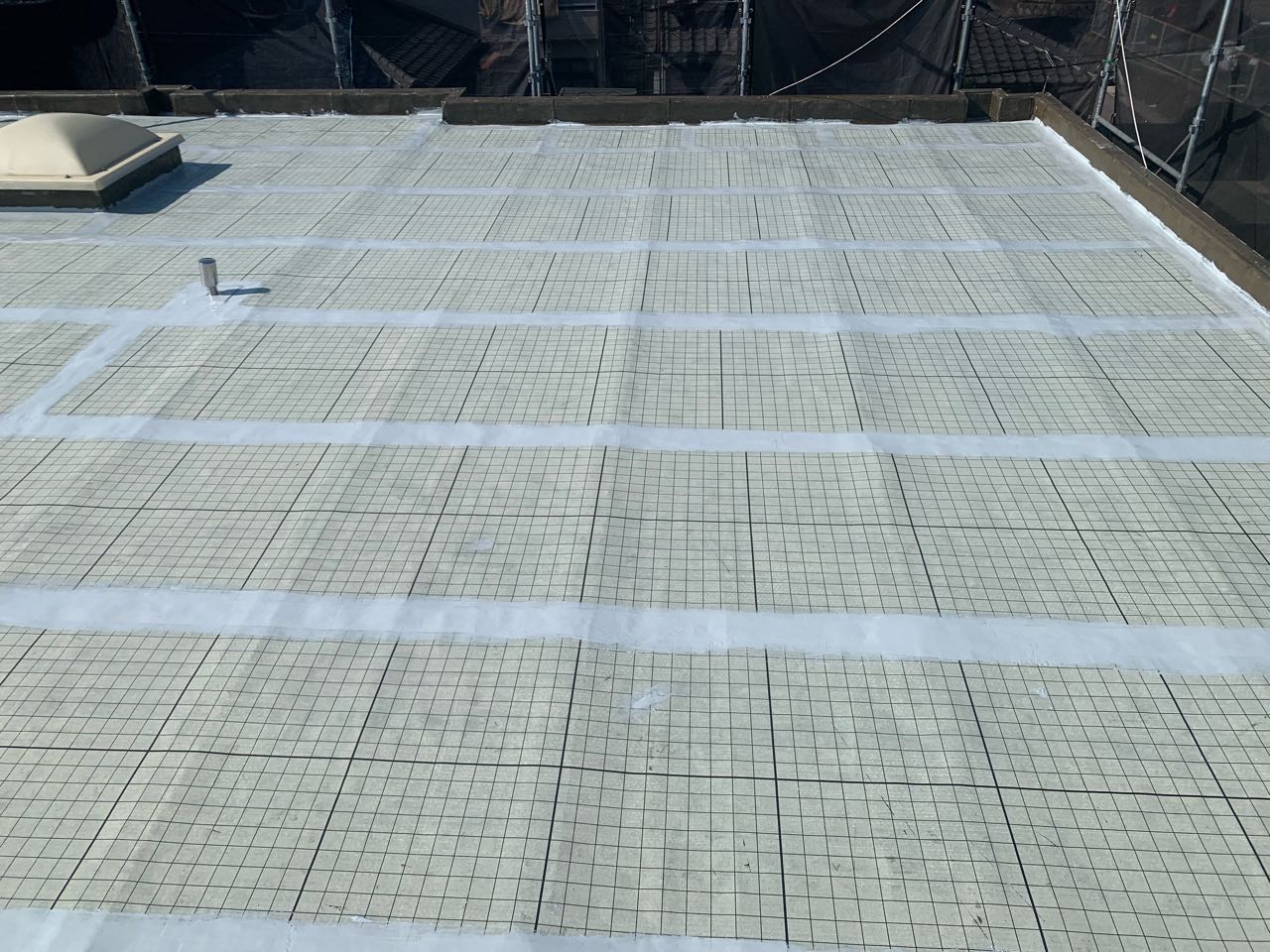 自着シートを張ります。