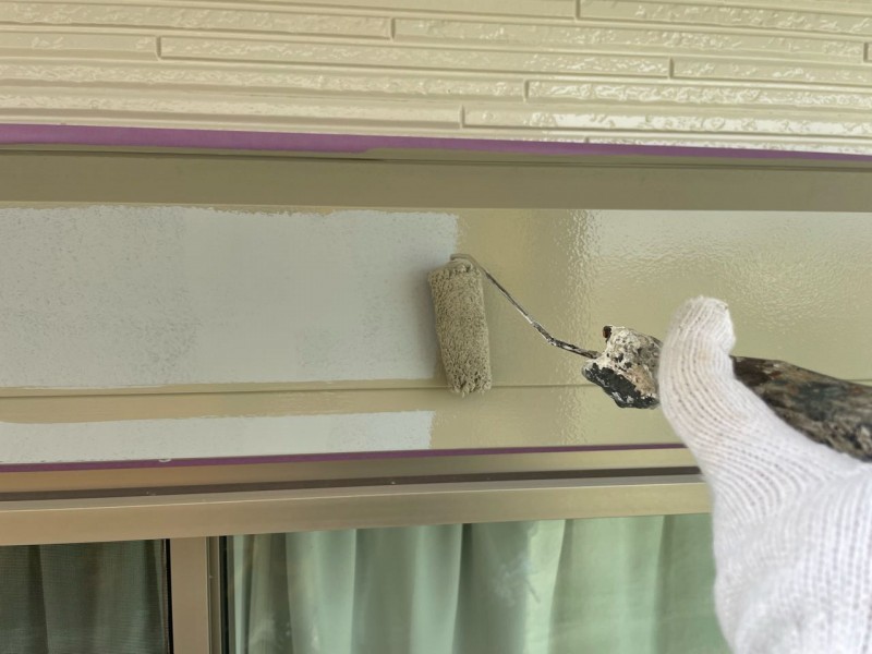 仕上げ塗装1回目です。