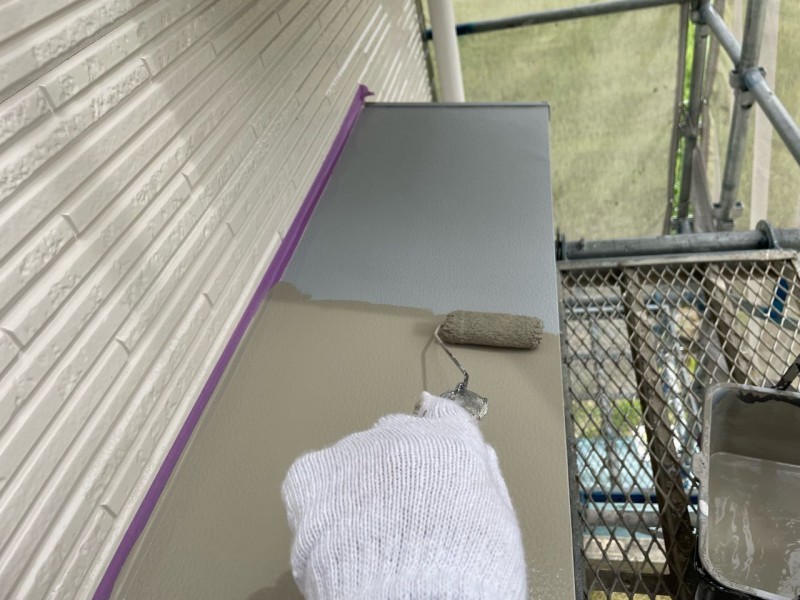 仕上げ塗装1回目です。