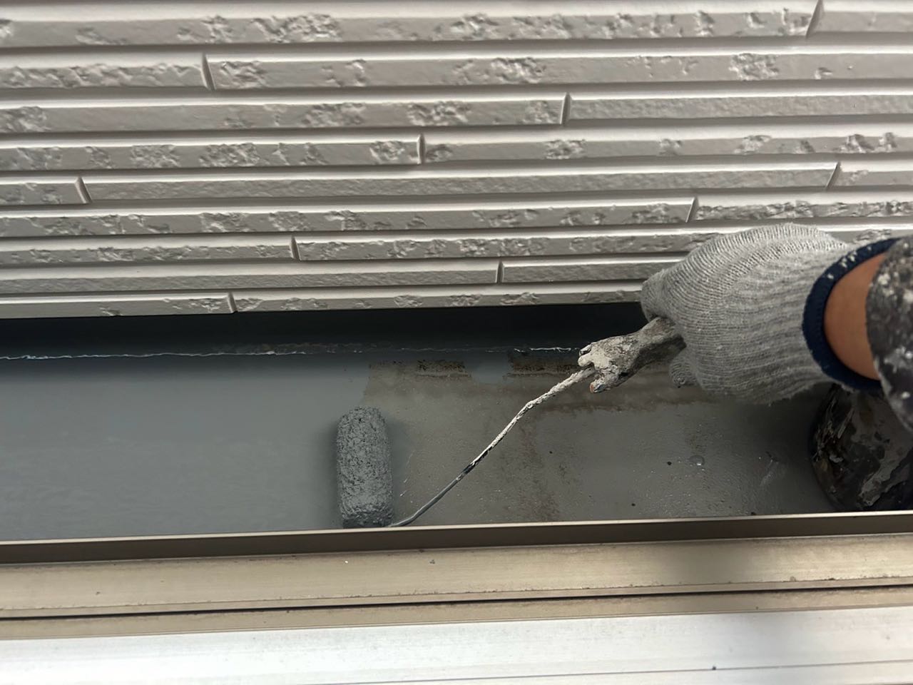 ウレタン防水塗布1回目。