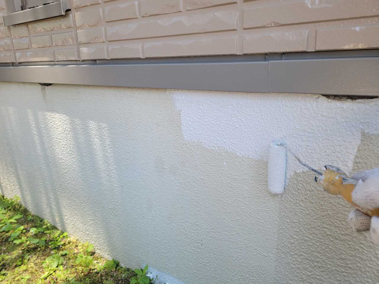 仕上げ塗装1回目です。