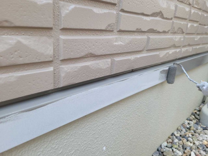 仕上げ塗装1回目です。