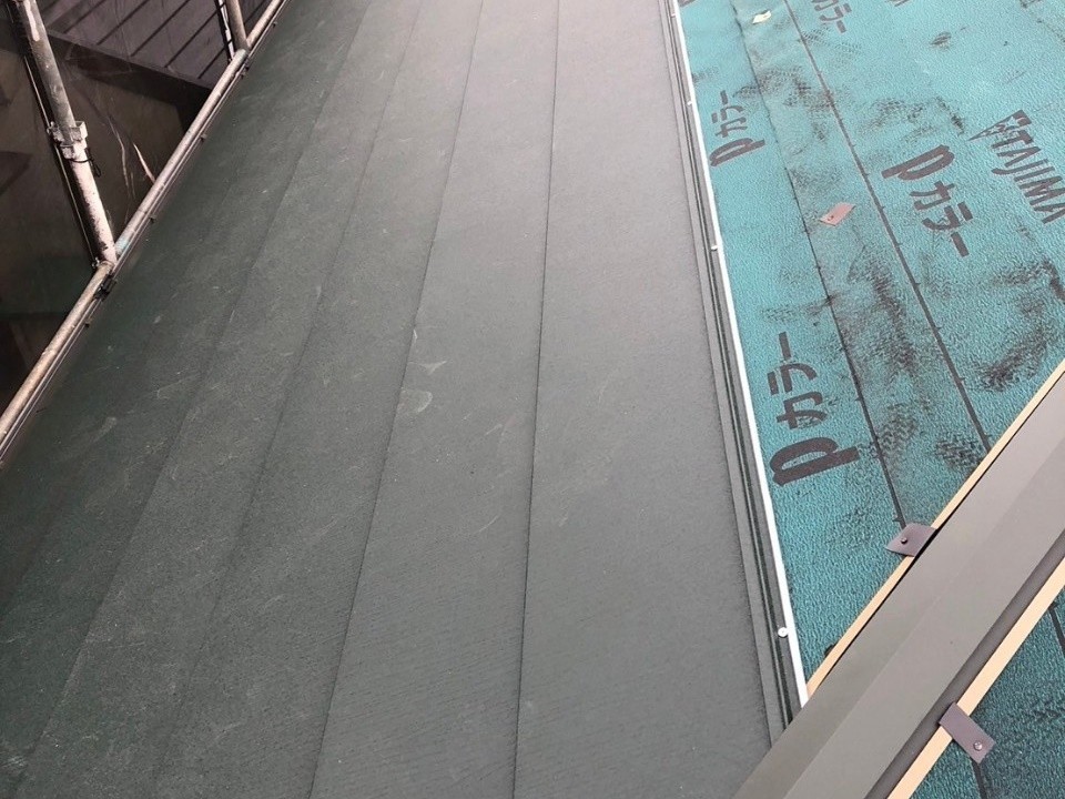 屋根材取り付けです。