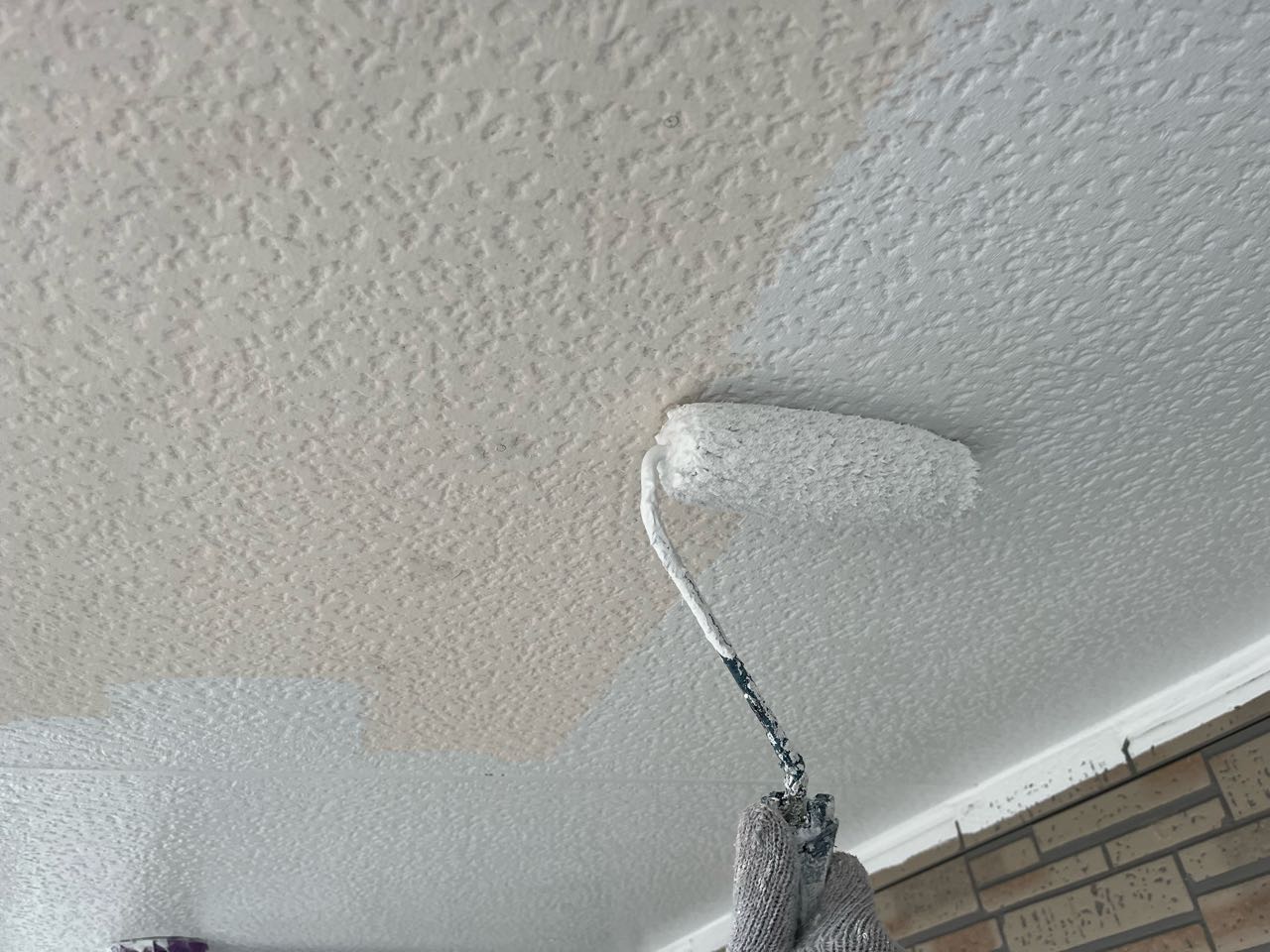 仕上げ塗装1回目です。