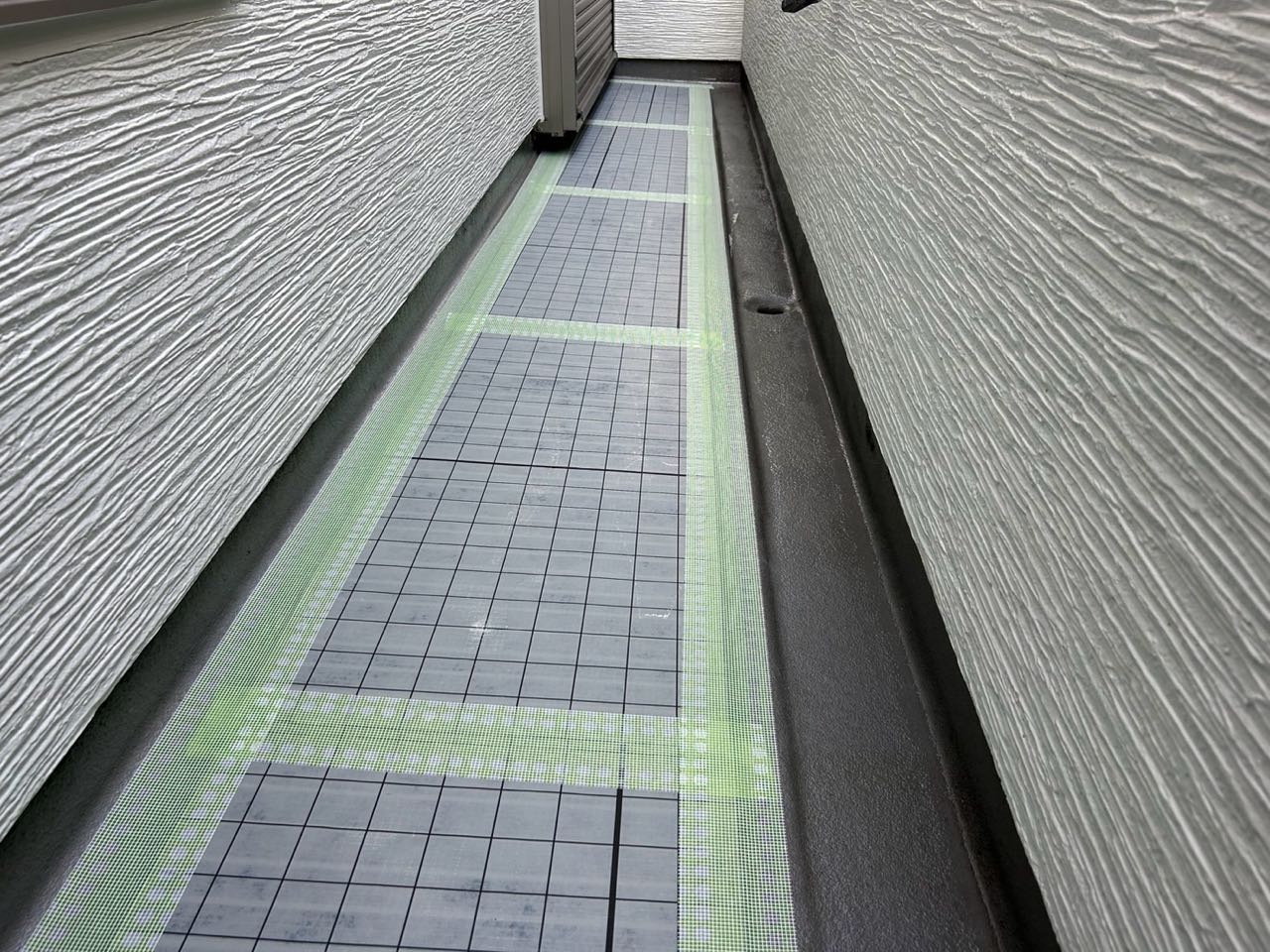 メッシュを貼り強度を上げます。