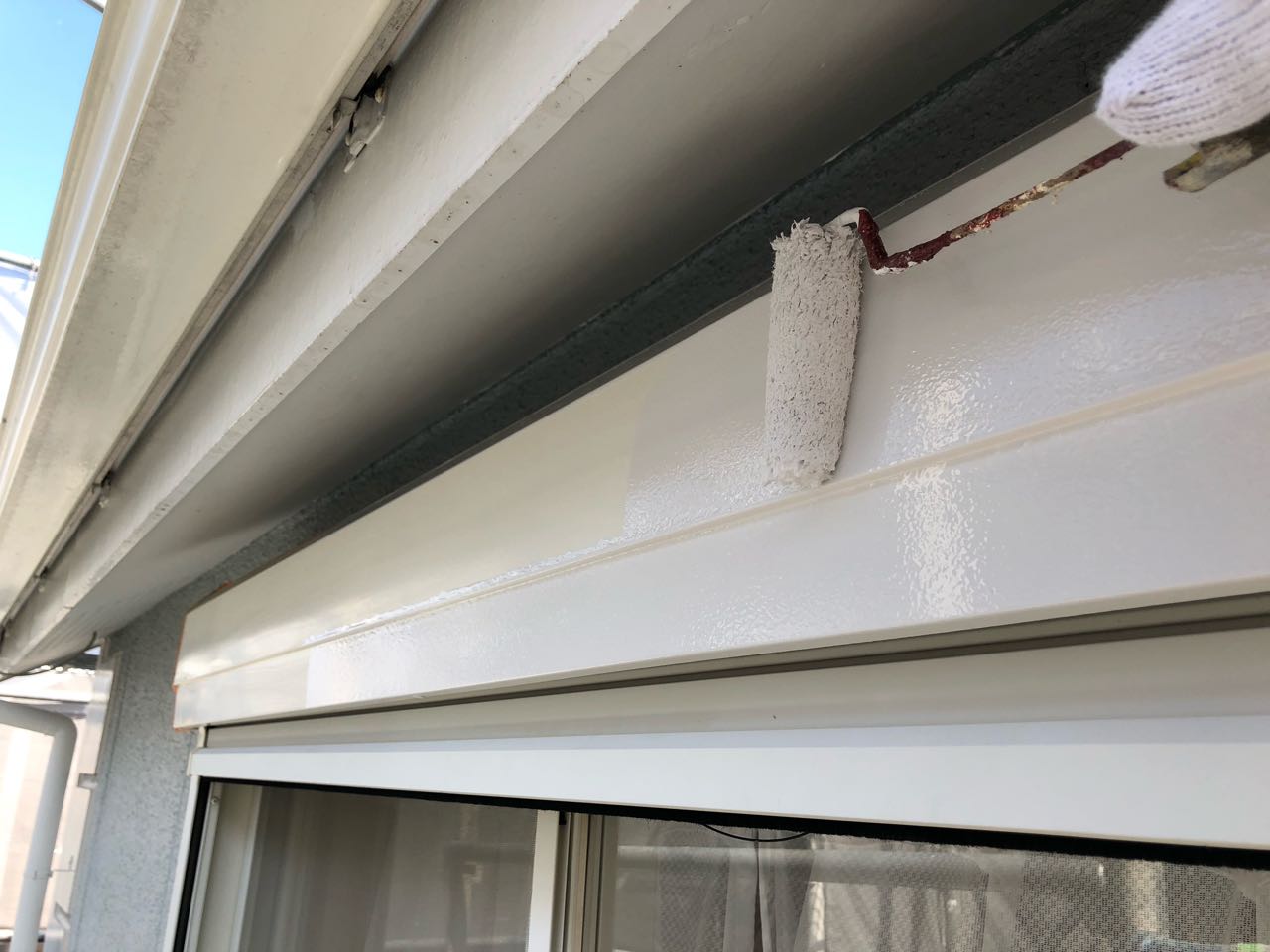 仕上げ塗装1回目です。