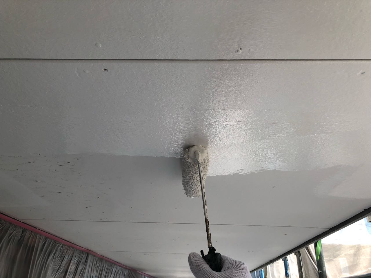 仕上げ塗装1回目です。