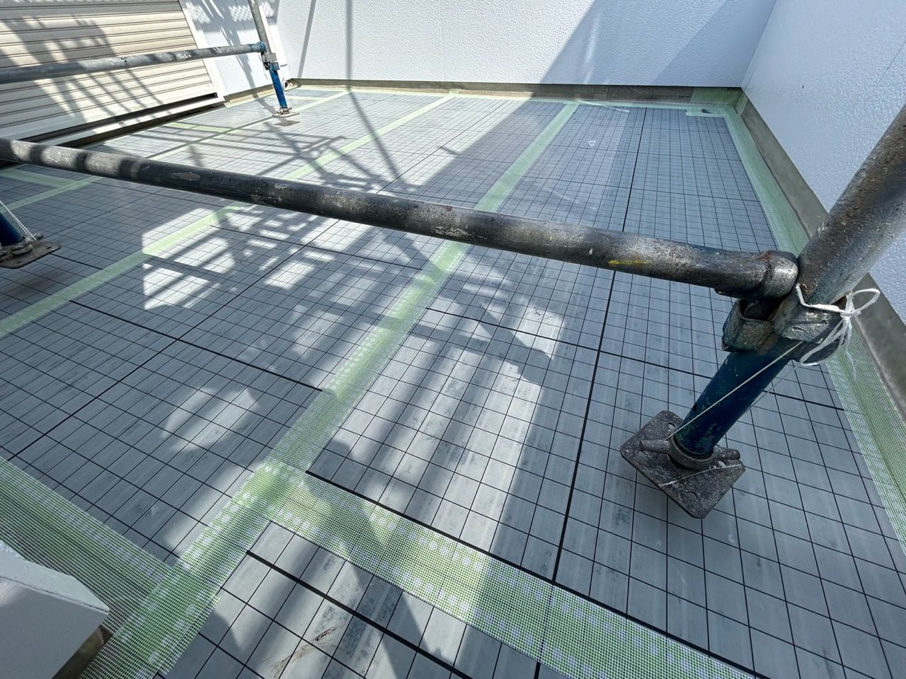 メッシュを貼り強度を上げます。