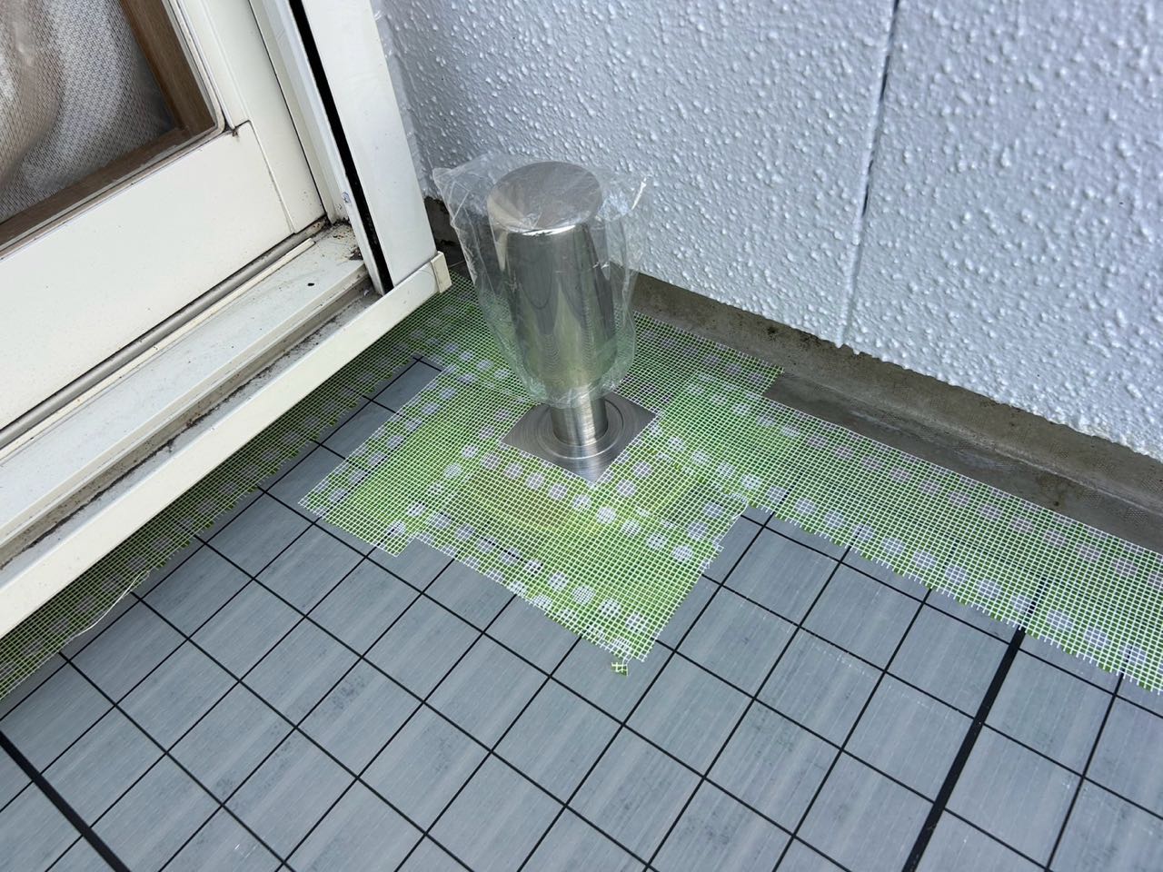 脱気筒を取付けます。