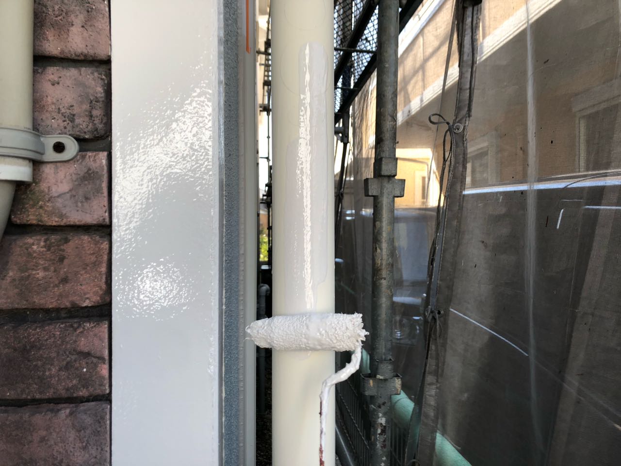 仕上げ塗装1回目です。