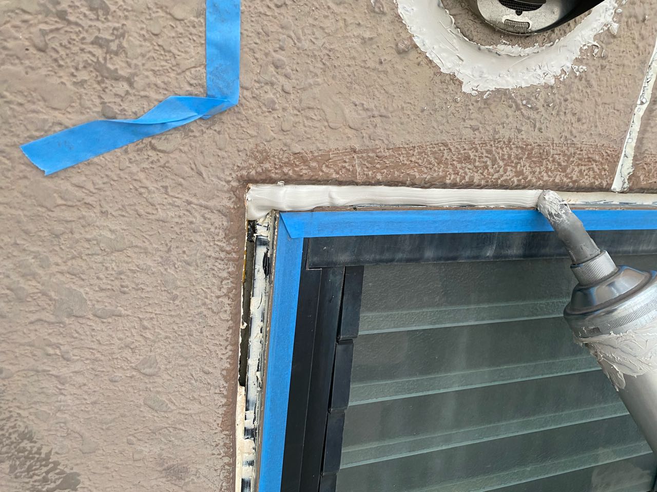 コーキング充填します。