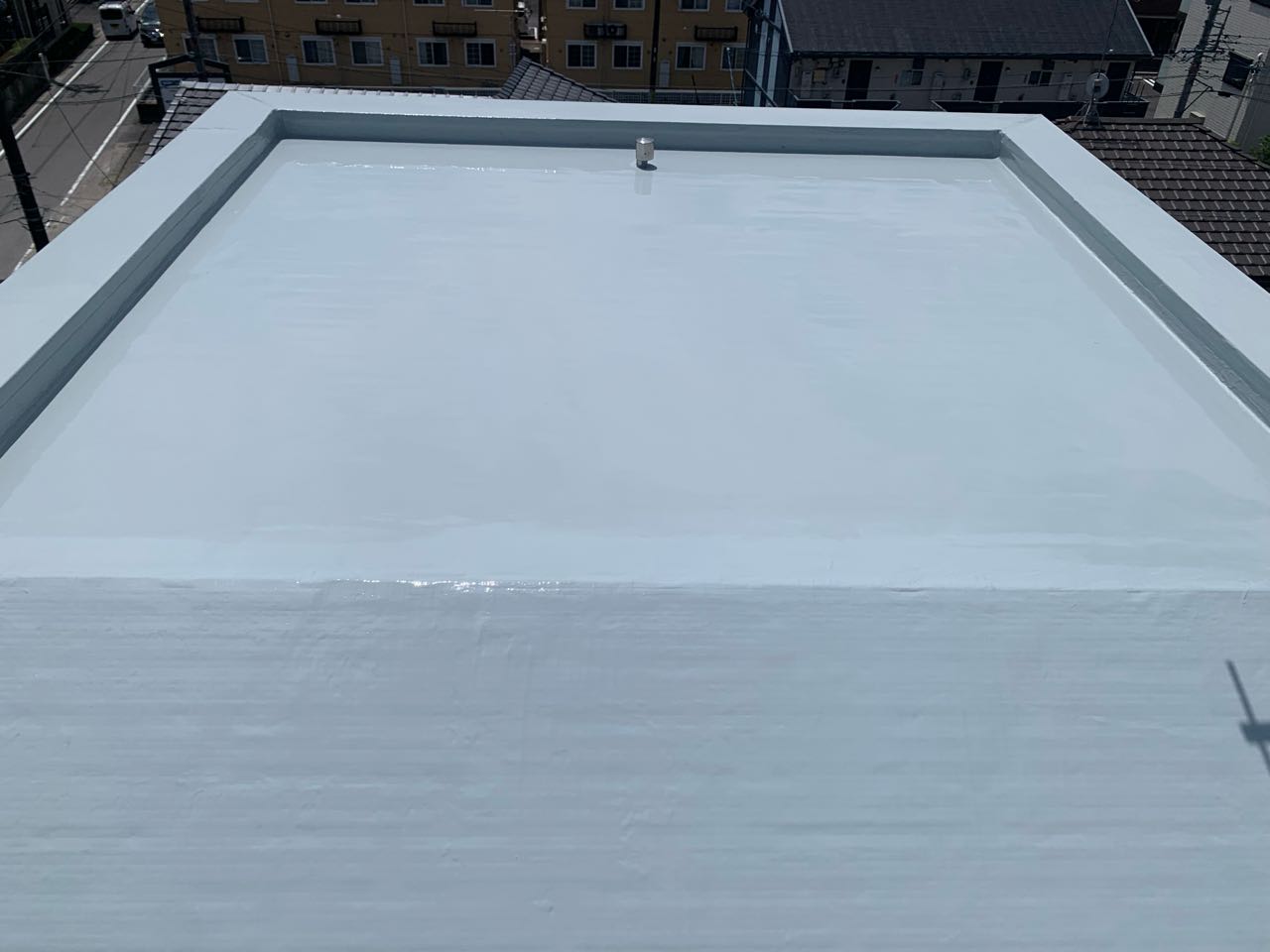 ウレタン防水塗布1回目。