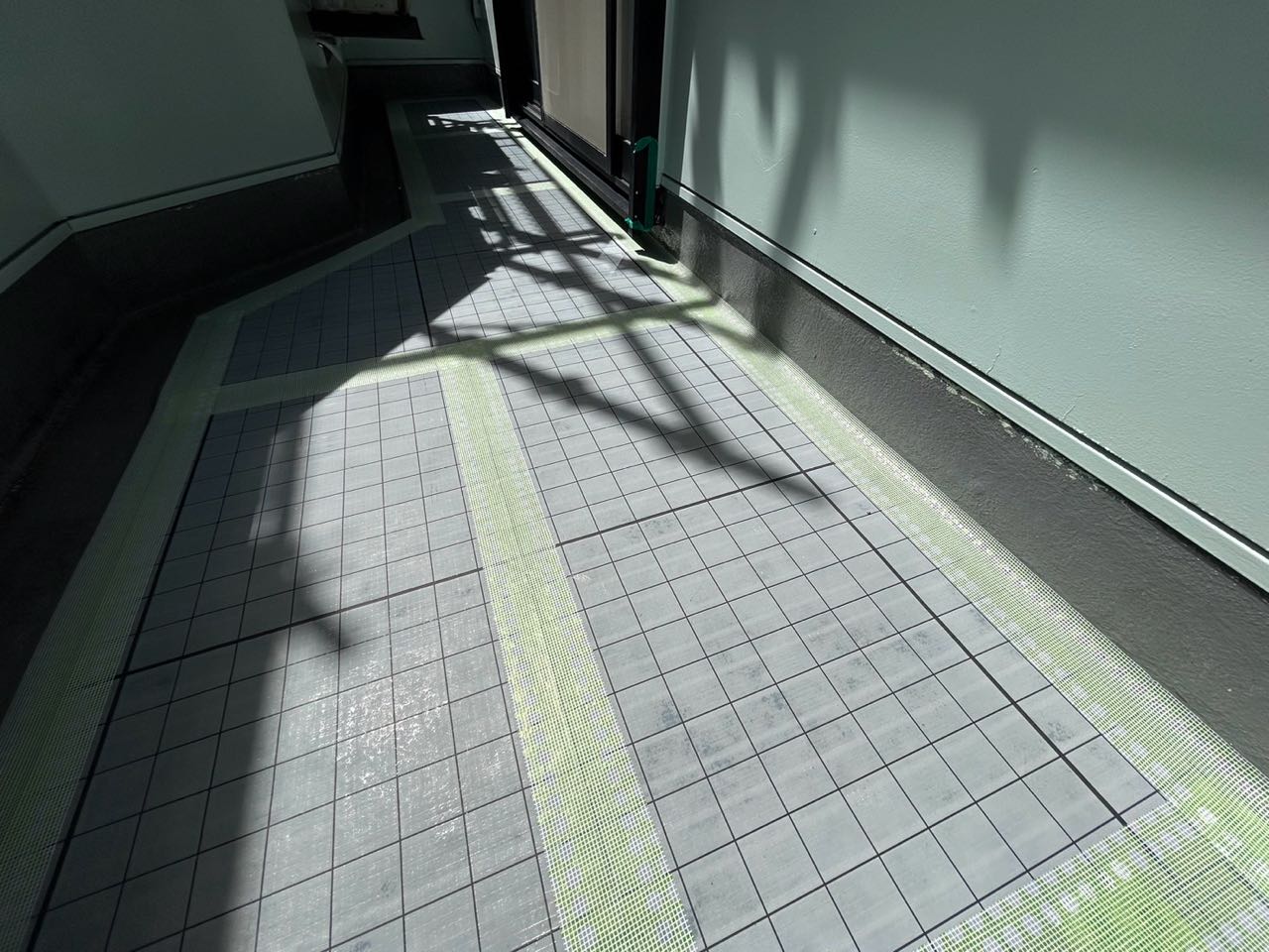 メッシュを貼り強度を上げます。