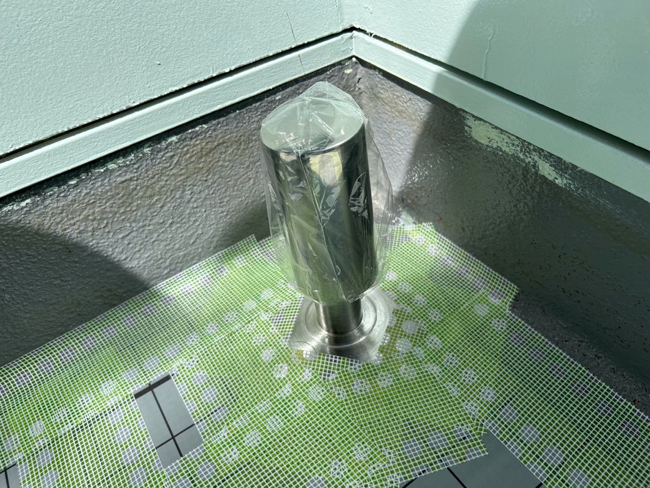 脱気筒を取付けます。