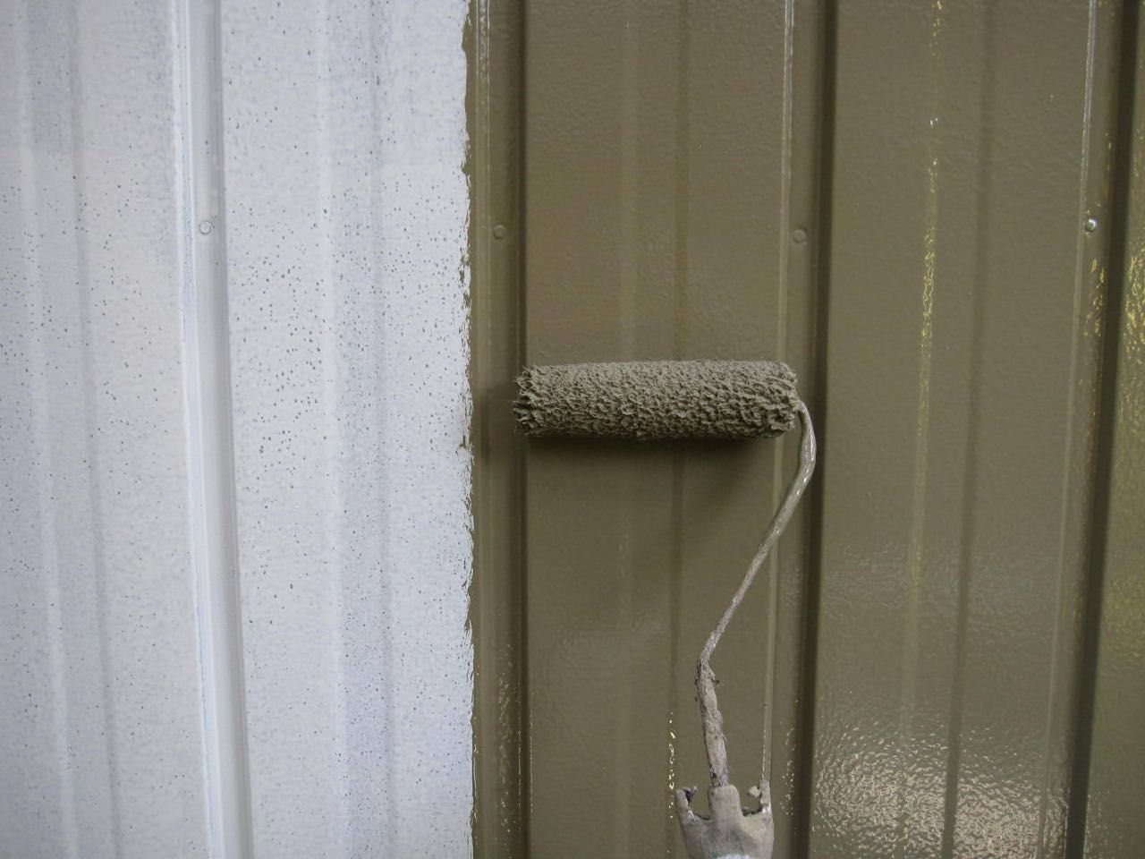 仕上げ塗装1回目です。