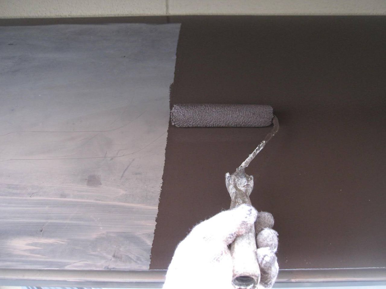 仕上げ塗装1回目です。