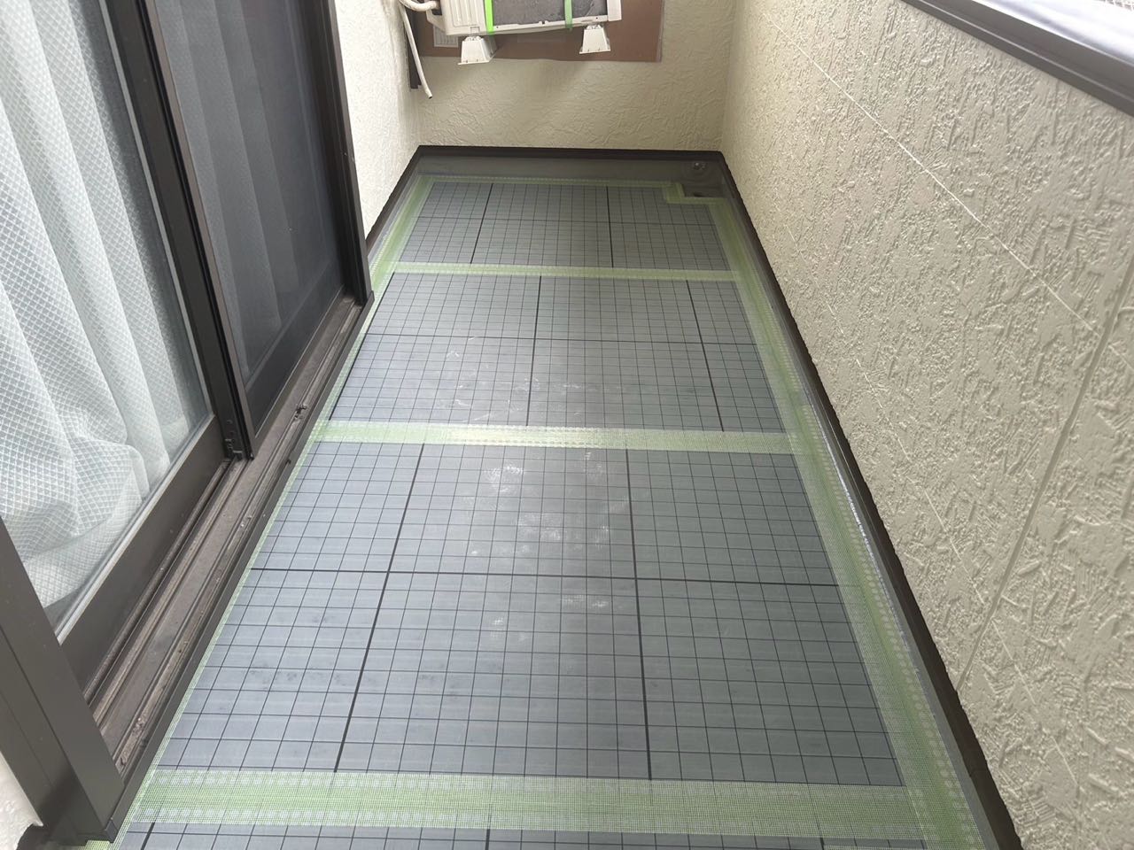 メッシュを貼り強度を上げます。