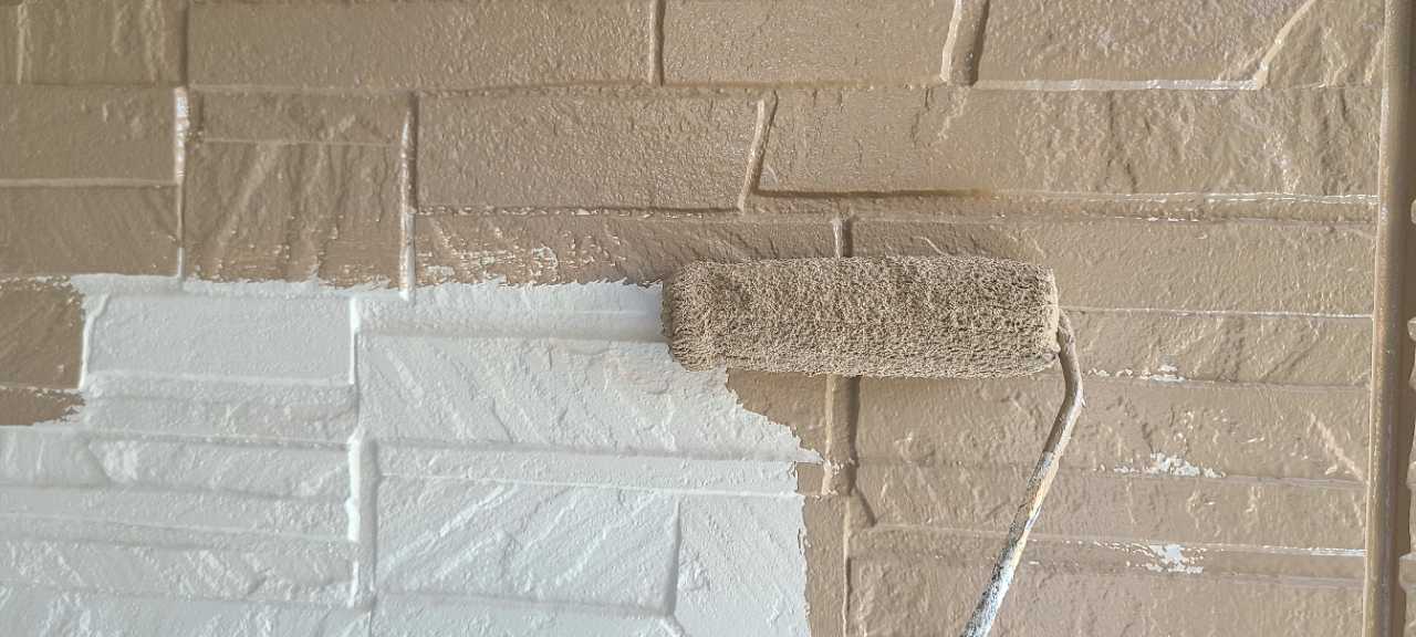 仕上げ塗装1回目です。