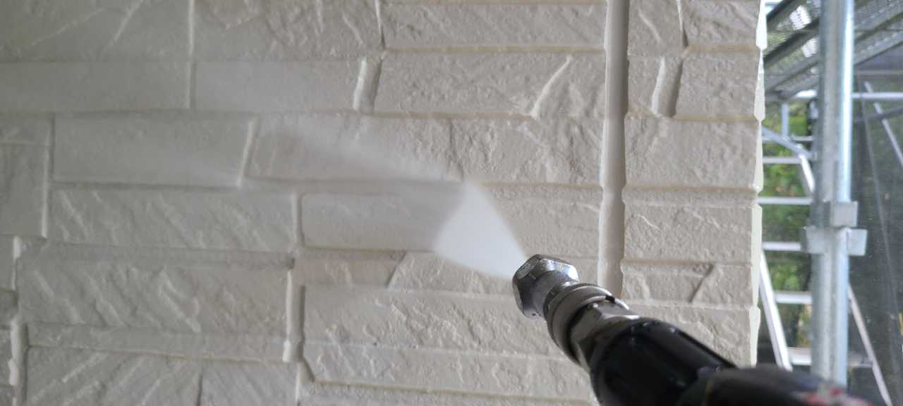 高圧洗浄します。