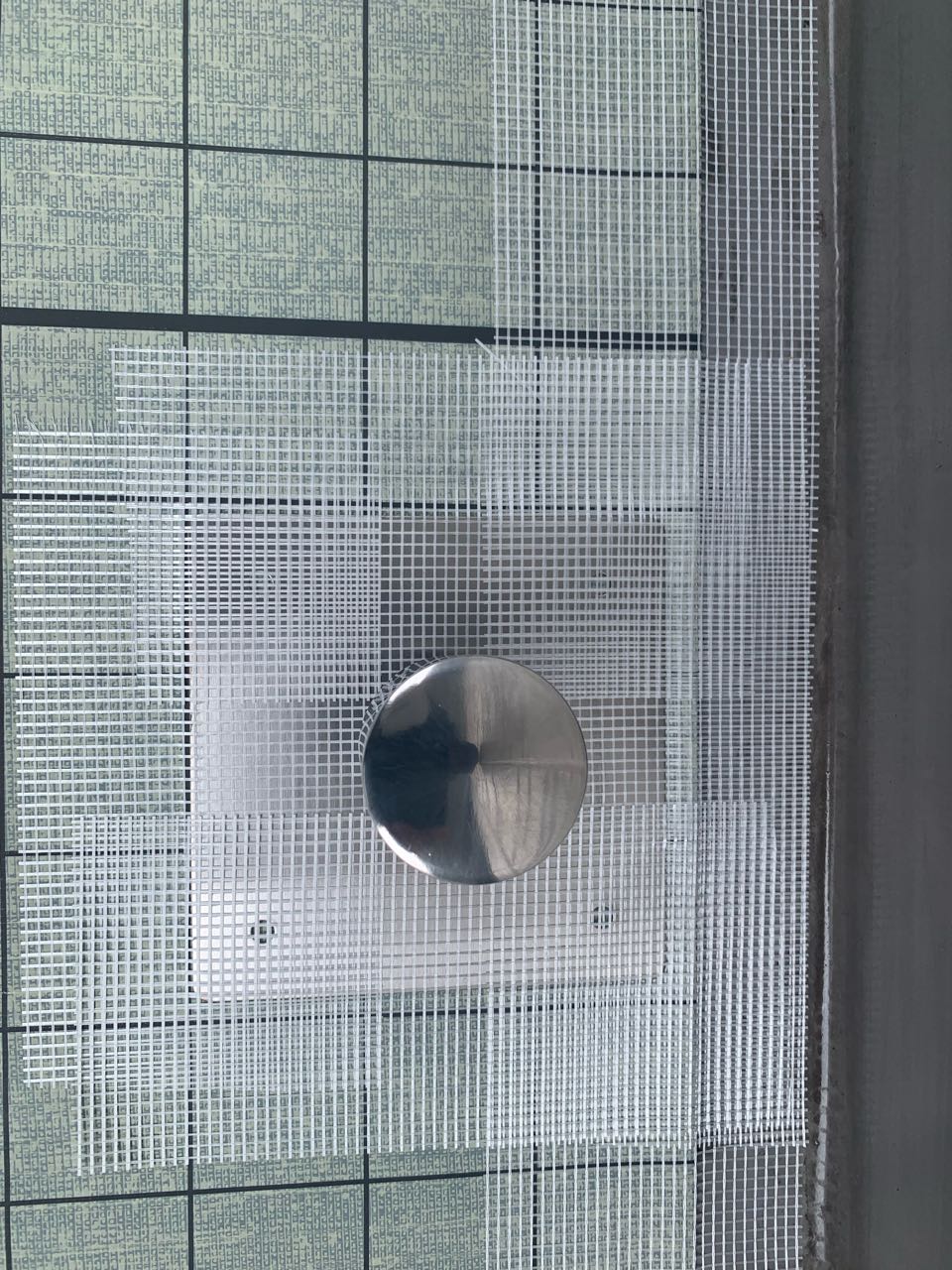 脱気筒を取付けます。