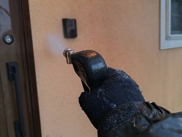 高圧洗浄します。