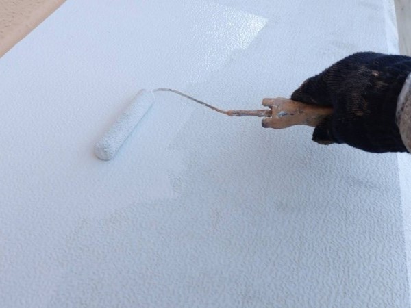 仕上げ塗装1回目です。