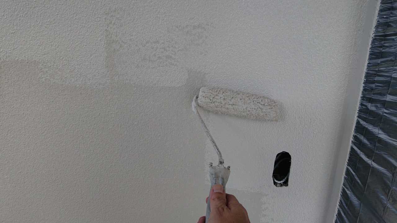 仕上げ塗装2回目です。