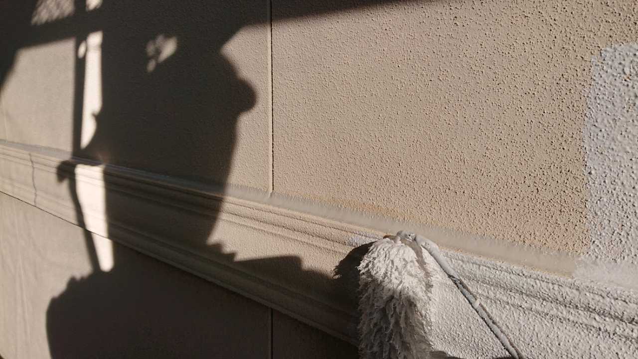 仕上げ塗装1回目です。