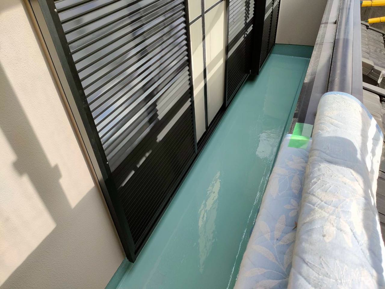 ウレタン防水塗布1回目。