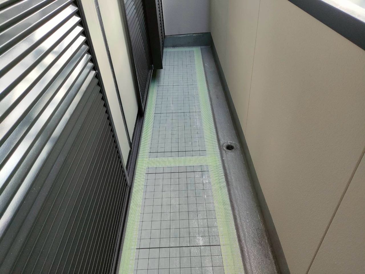 メッシュを貼り強度を上げます。