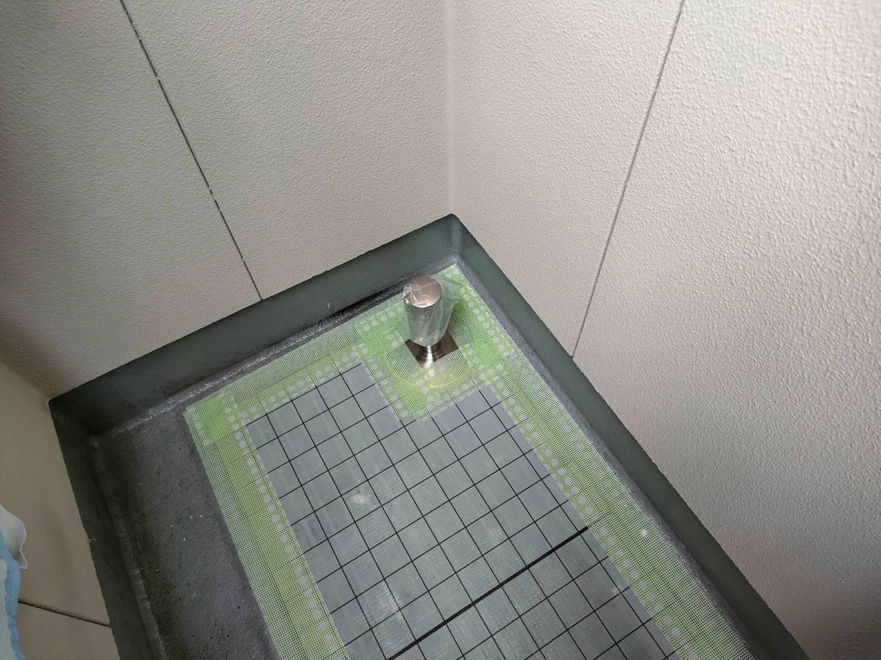 脱気筒を取付けます。