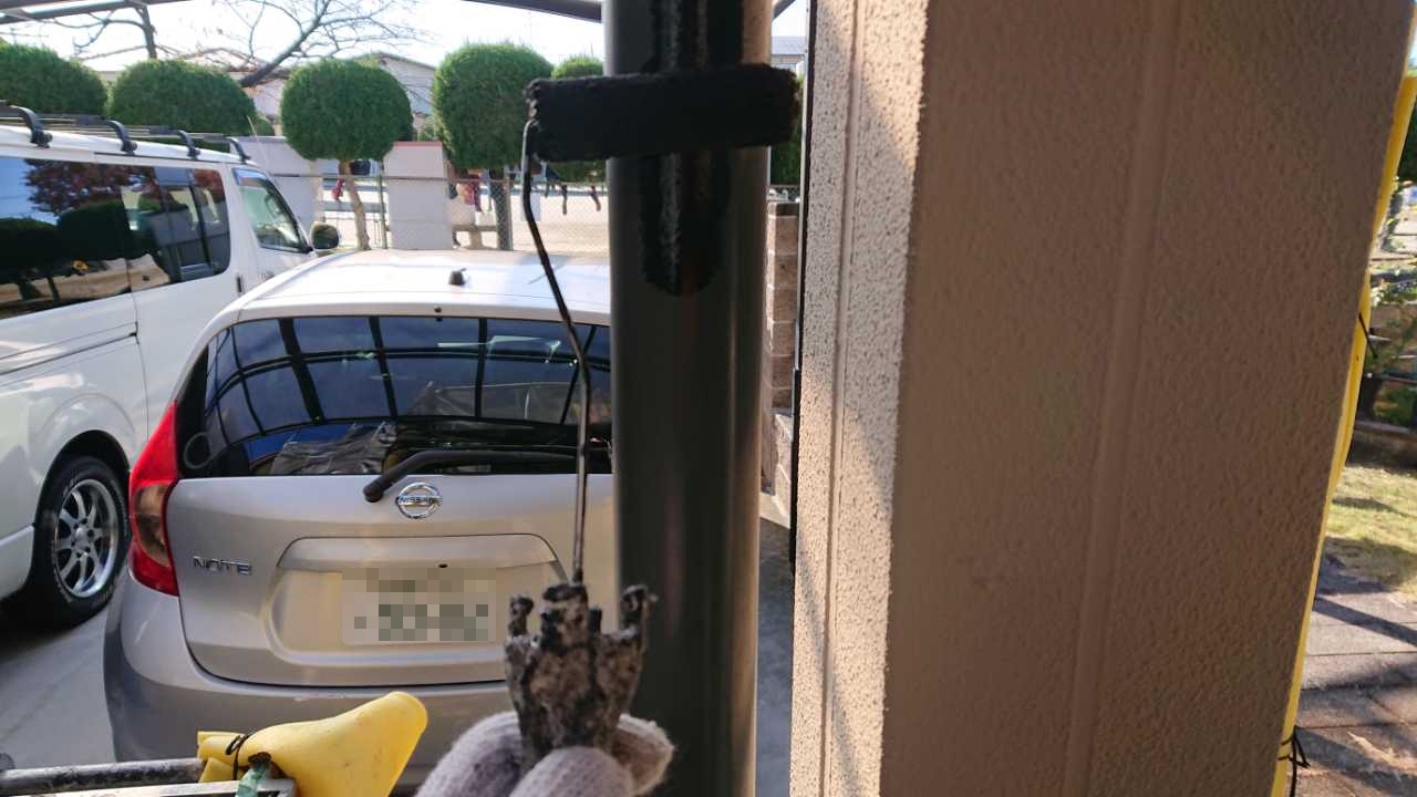 仕上げ塗装1回目です。