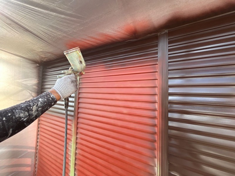 仕上げ塗装1回目です。