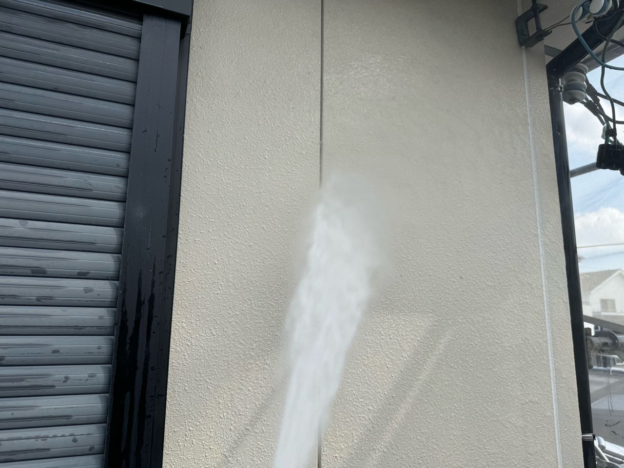 高圧洗浄します。