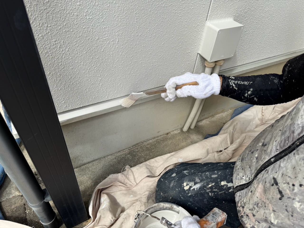 仕上げ塗装1回目です。