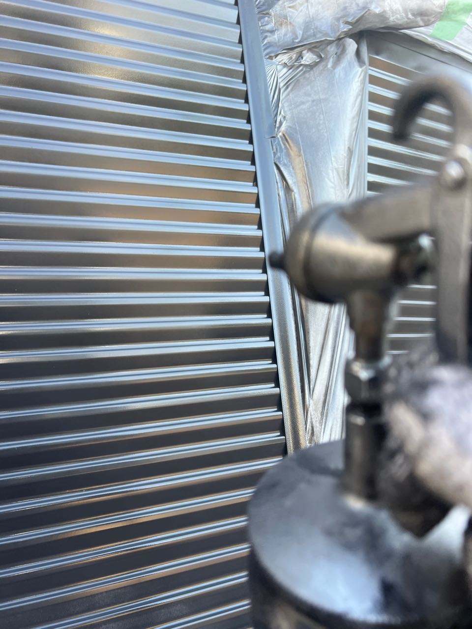 仕上げ塗装2回目です。