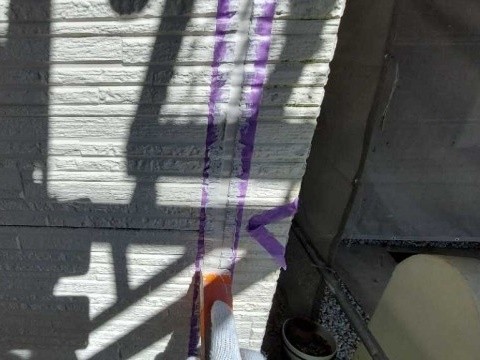 へらで押さえ込みます。