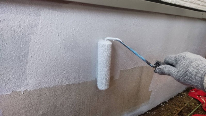 仕上げ塗装1回目です。