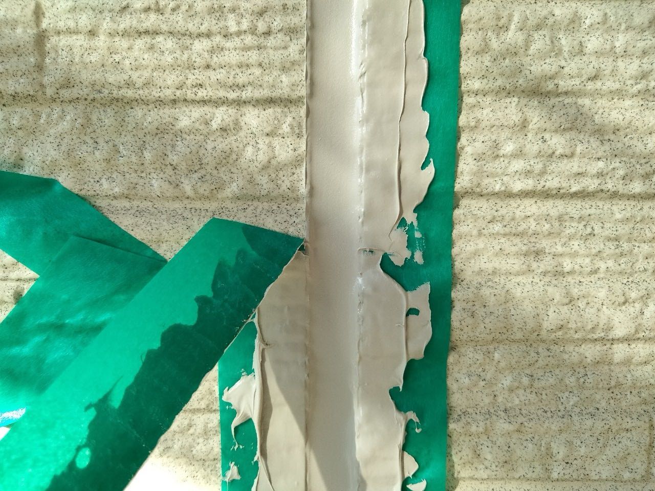 マスキングを剥がします。